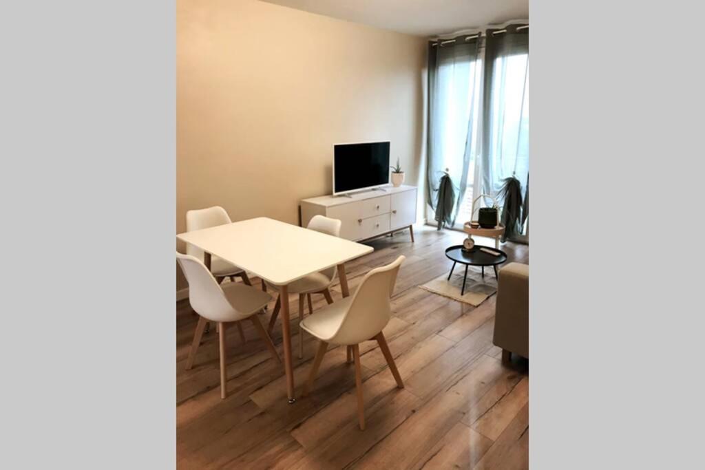 Serenidad - Appartement Cosy 50M2 Et Parking Chateauroux Exterior photo
